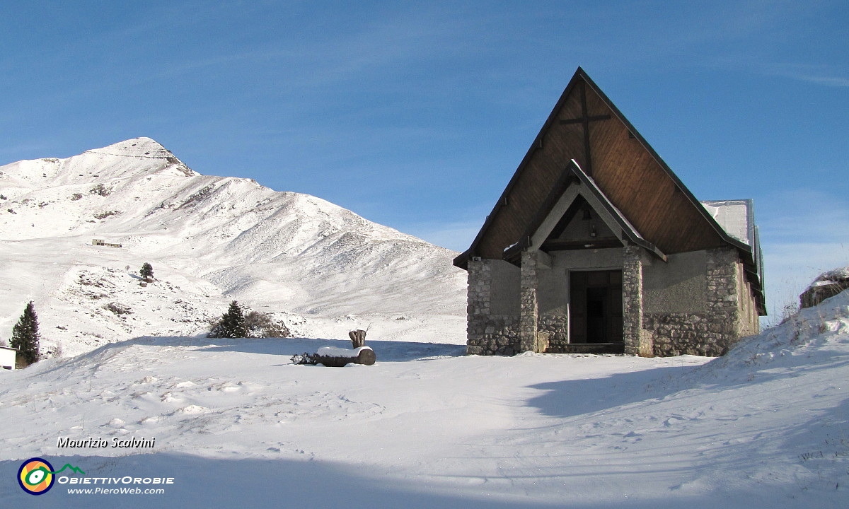 33 Passo per una preghiera alla chiesa dei piani, mini Cappella Sistina delle Orobie....JPG